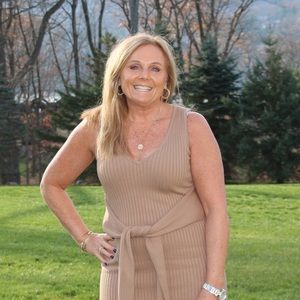 Meet your Posher, Sharon